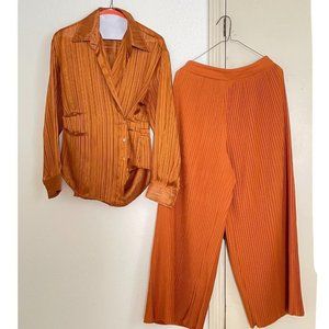 New Top and Wide Leg Pleated Pants Two Piece Set